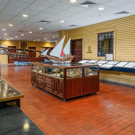 Radisson Blu Hotel, Kuwait Κουβέιτ Εξωτερικό φωτογραφία The interior of the museum