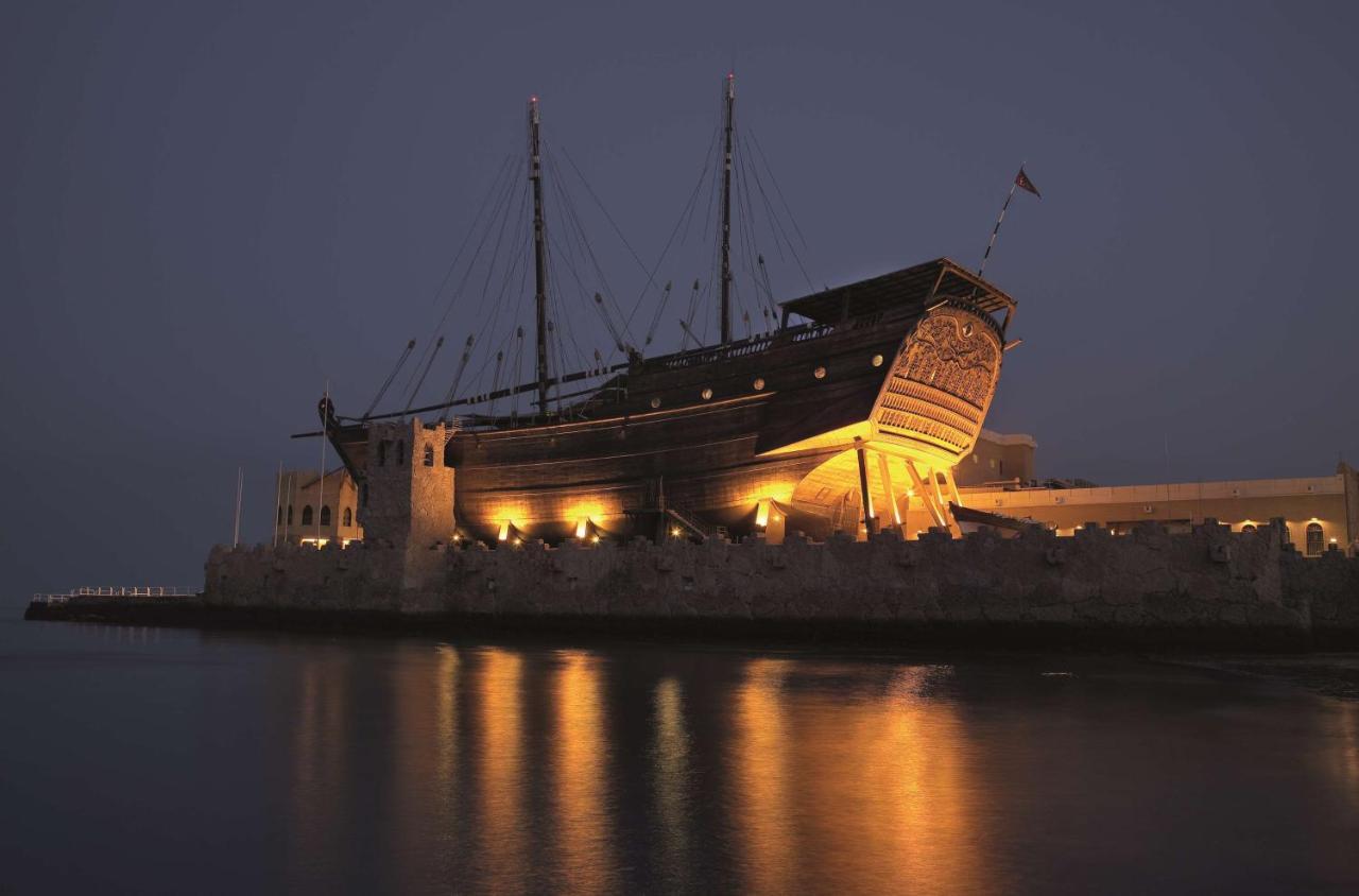 Radisson Blu Hotel, Kuwait Κουβέιτ Εξωτερικό φωτογραφία The museum at night