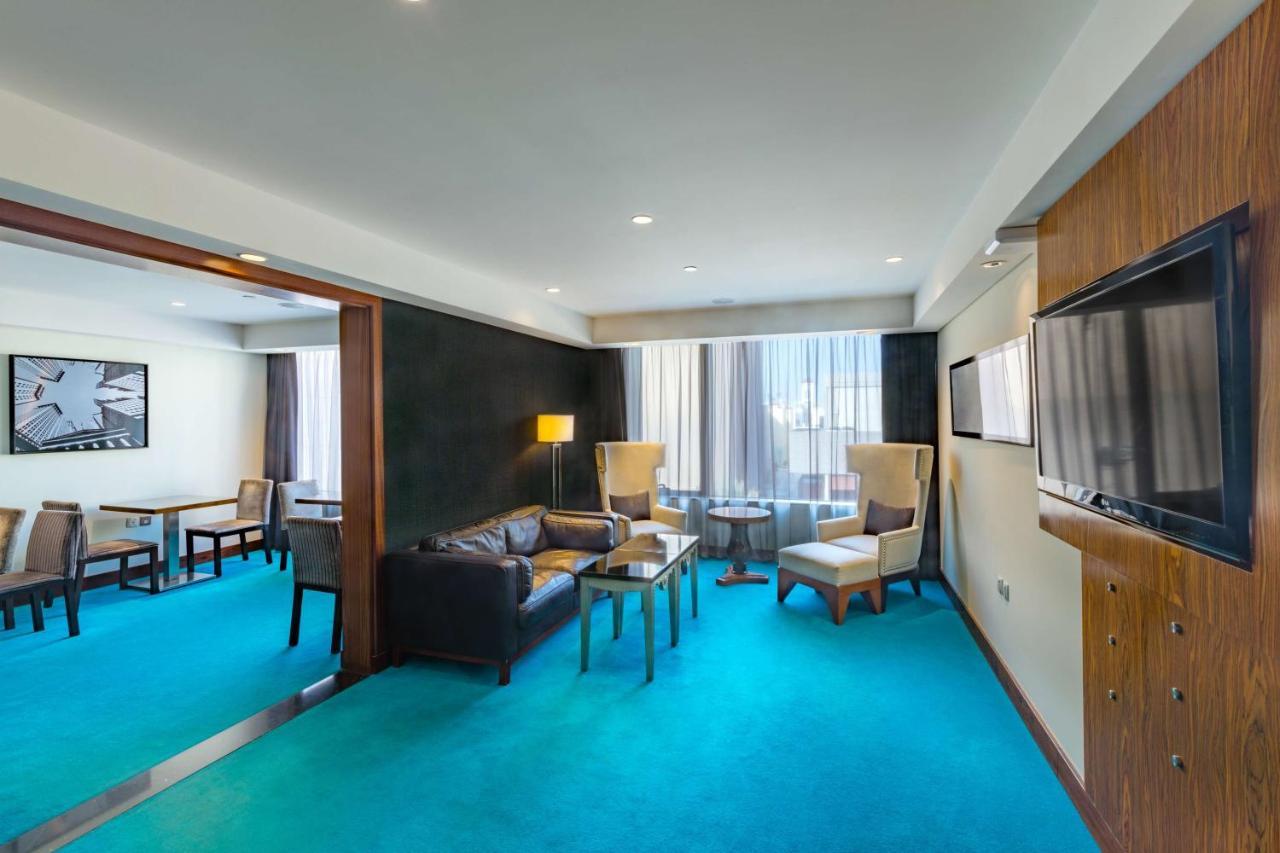 Radisson Blu Hotel, Kuwait Κουβέιτ Εξωτερικό φωτογραφία Suite at the hotel