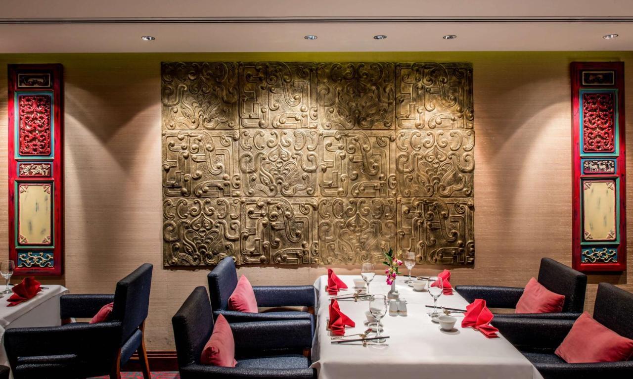Radisson Blu Hotel, Kuwait Κουβέιτ Εξωτερικό φωτογραφία The interior of the restaurant