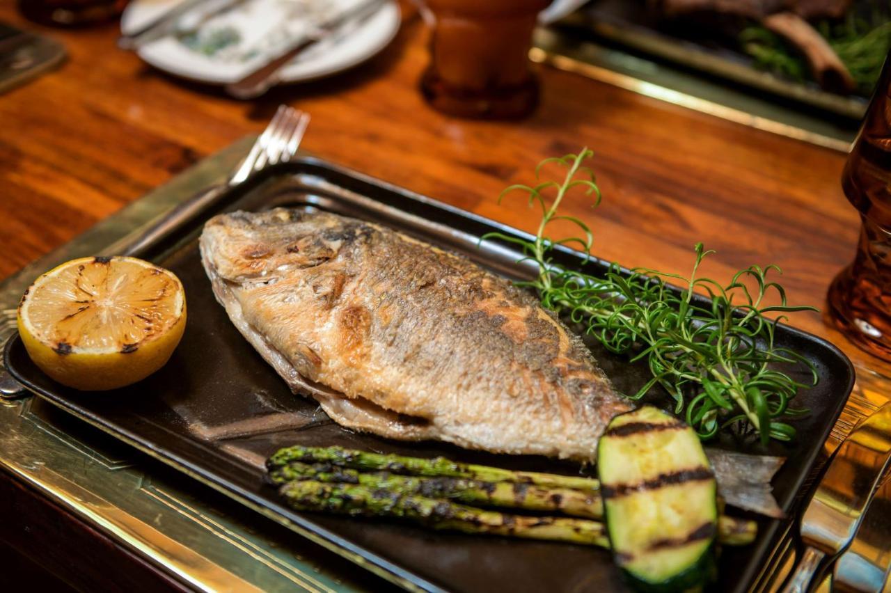 Radisson Blu Hotel, Kuwait Κουβέιτ Εξωτερικό φωτογραφία Grilled turbot