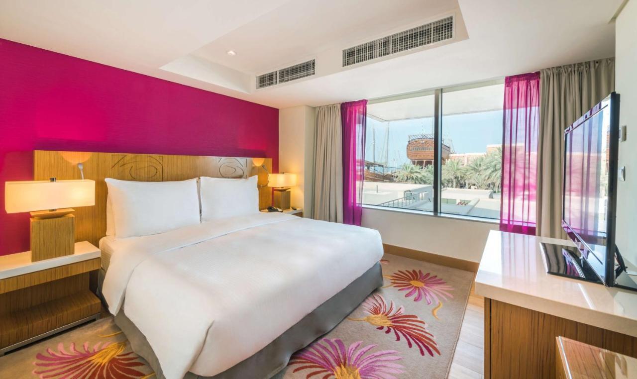 Radisson Blu Hotel, Kuwait Κουβέιτ Εξωτερικό φωτογραφία A bedroom at the hotel