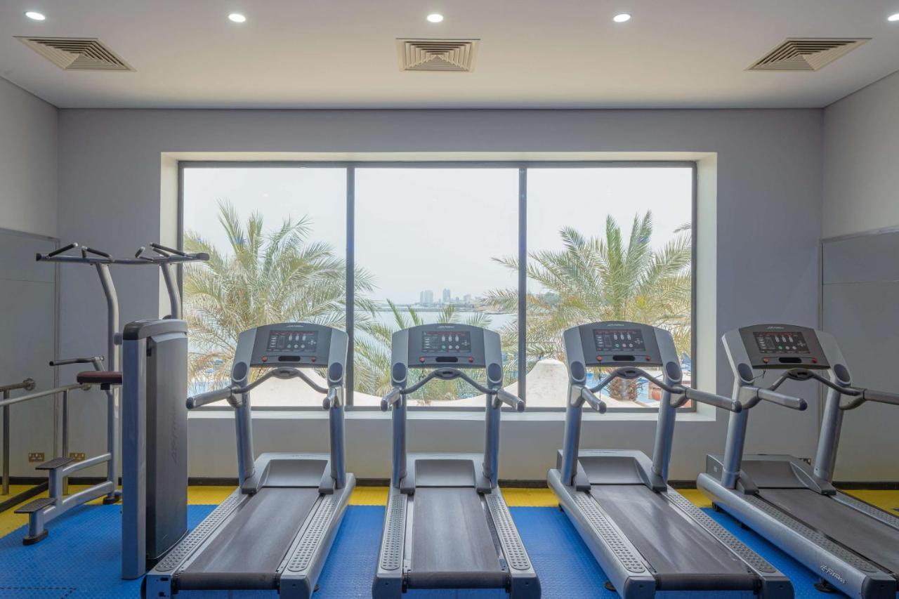 Radisson Blu Hotel, Kuwait Κουβέιτ Εξωτερικό φωτογραφία The gym at the hotel