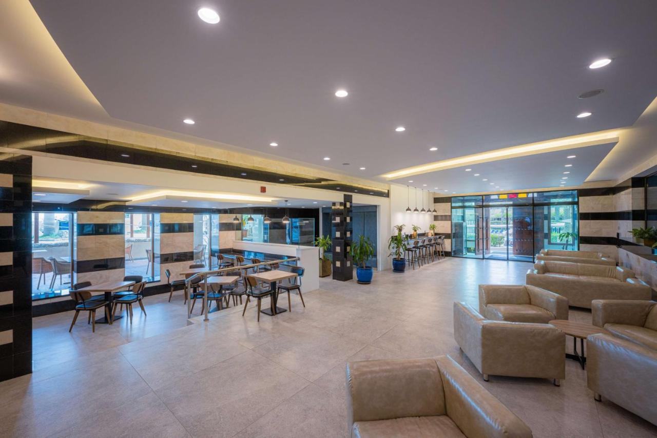 Radisson Blu Hotel, Kuwait Κουβέιτ Εξωτερικό φωτογραφία The lounge at the airport